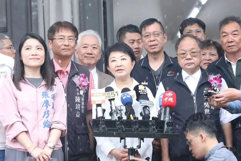 蓝营最强母鸡卢秀燕今明合体李四川柯志恩年底选战升温，蓝营最强母鸡、台中市长卢