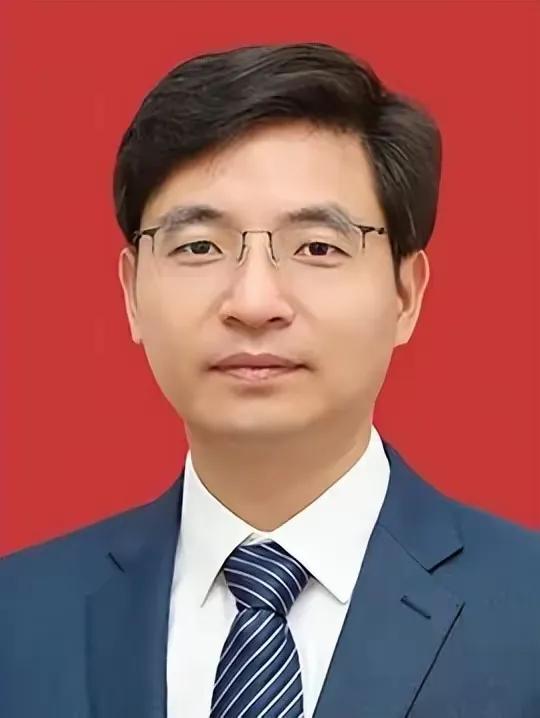 苏州大学新校长如此年轻，他是靠什么成功的？长江后浪推前浪，江山代有才人出。