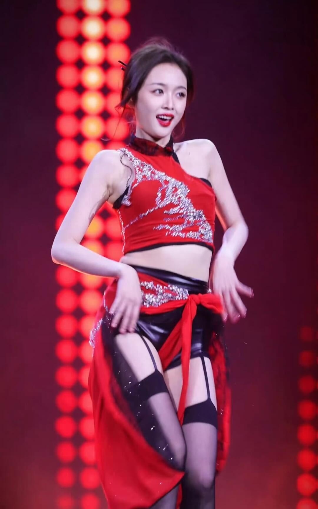 女星开演唱会都是统一丝袜呀？现在搭配都这么统一了嘛