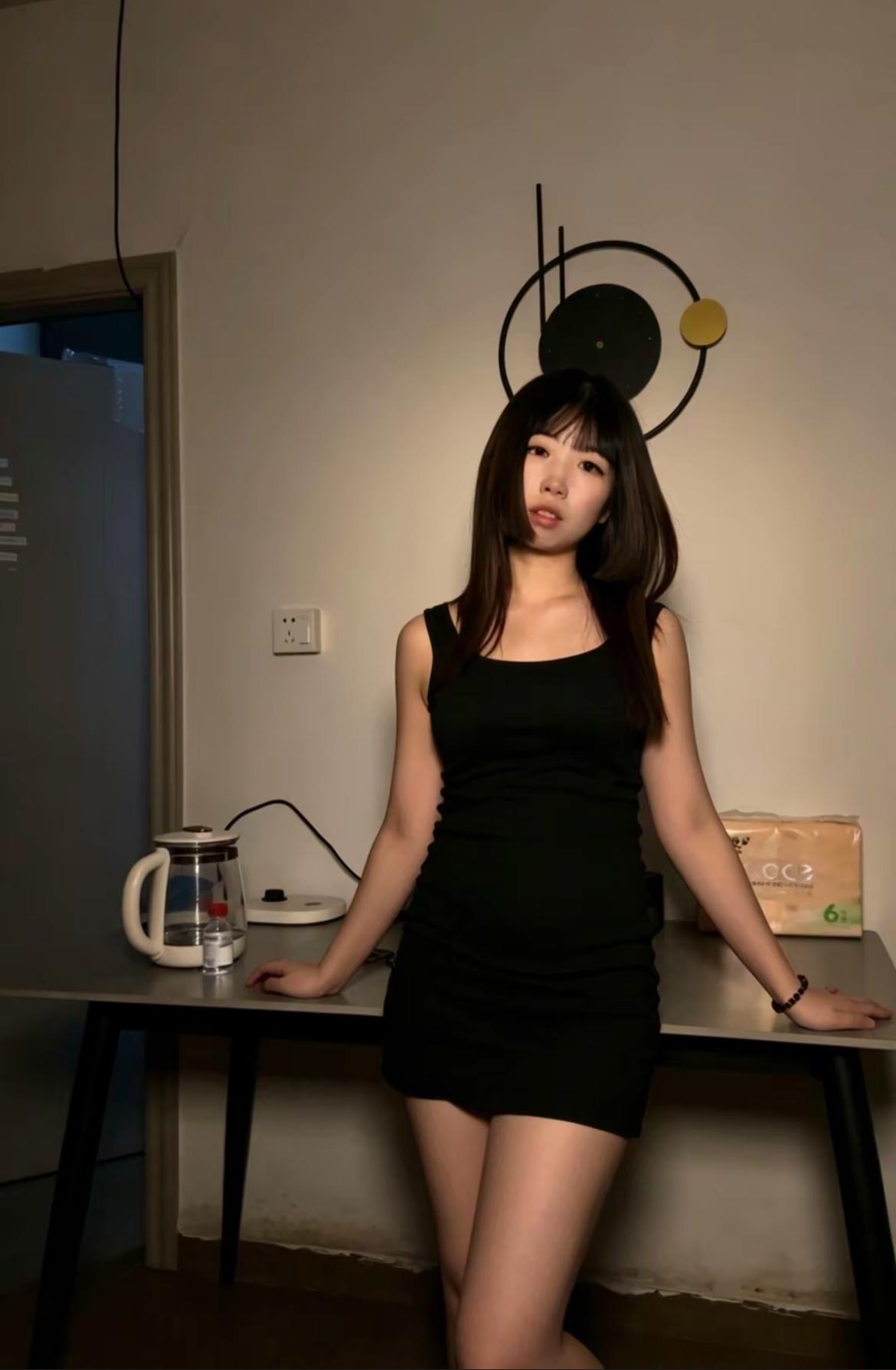 放学等我厚黑丝袜推荐穿高跟鞋到底要不要穿袜子什么样的穿搭可以成为气质女神?