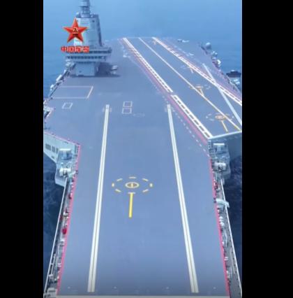 来了，终于来了！中国首艘电磁弹射航母福建舰首次穿越台湾海峡，直抵南海！这艘8万吨