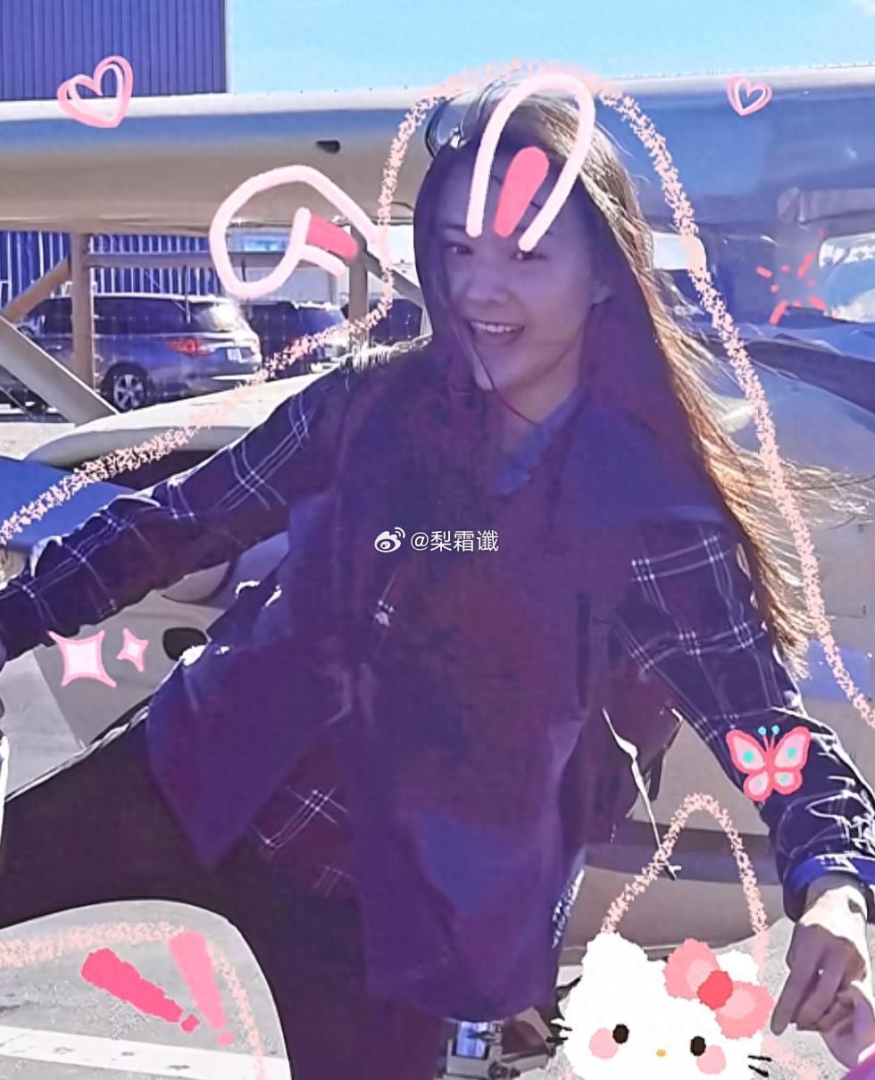 郑爽在美国狂晒80张自拍，怼脸素颜却挂黑眼圈——真的快乐吗？