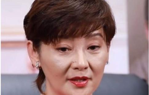 她突然让我意识到，真正的美人，是有“花期”的。1967年生，徐帆今年57了。