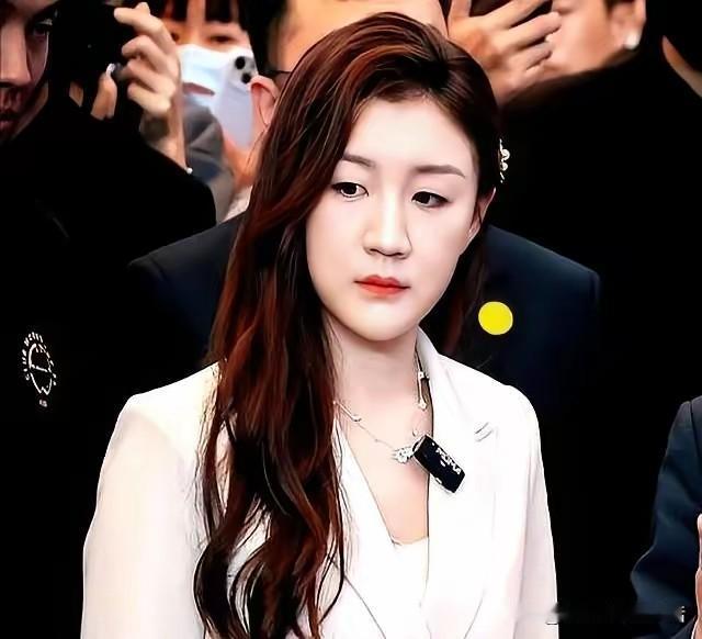 陈梦是山东人的骄傲。手握两届奥运会单打冠军，她退赛已经一年半了，为什么还没有单位