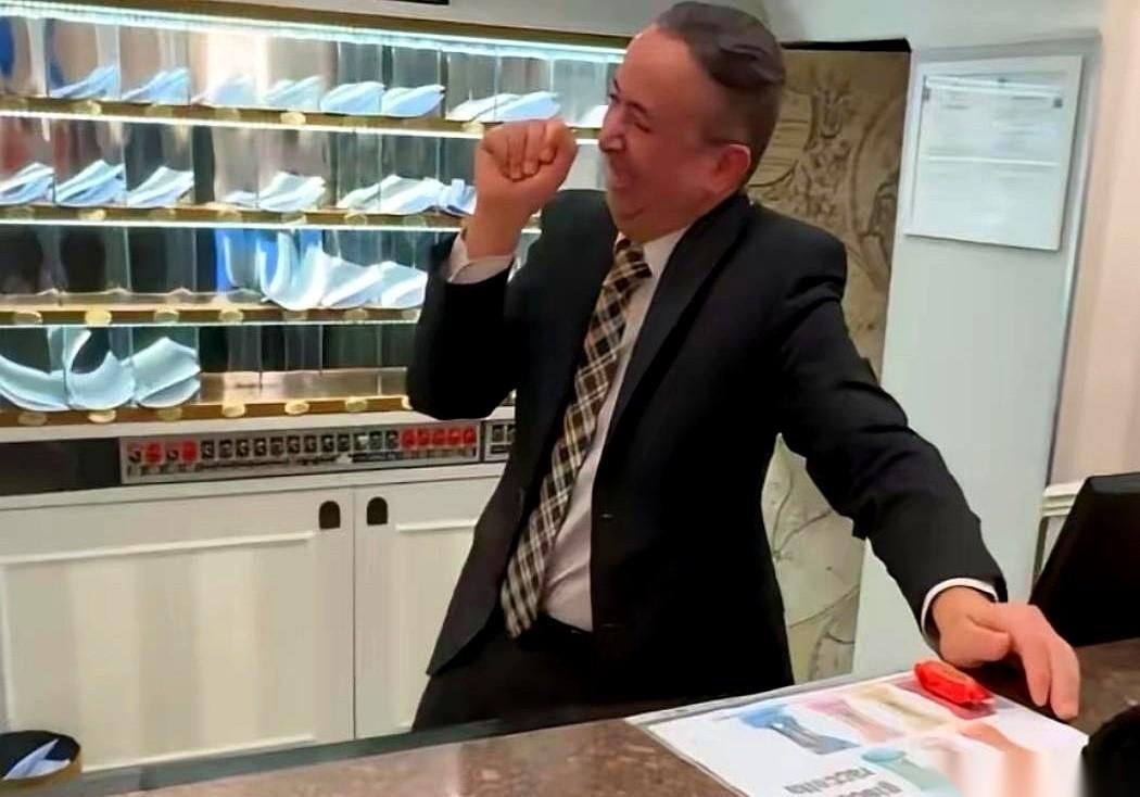 谁敢信啊？就咱们过年家里果盘里，吃到最后连小孩都懒得剥的那种十几块钱一包的酥心