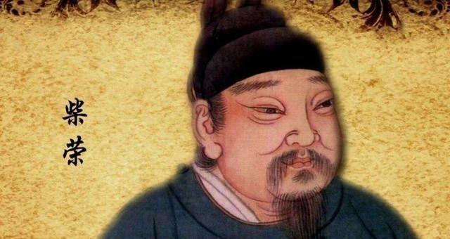 一天，赵匡胤和皇帝柴荣在御花园喝酒，柴荣盯着赵匡胤打量了一番，说道：“赵爱卿方脸