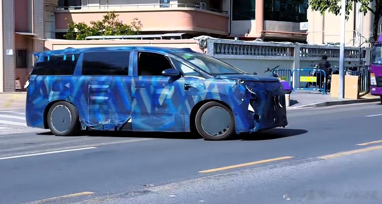 腾势D9L真长！！