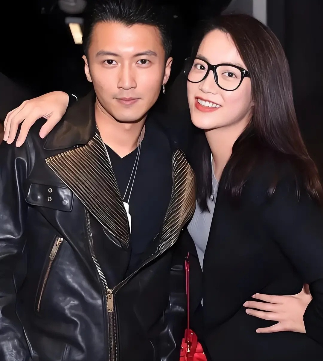 不藏了，谢霆锋背后的女人被扒，不是王菲张柏芝而是未婚生女的她
