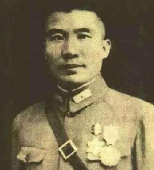 1948年济南战役时，其他国民党党官们全都跑了，只有书呆子庞镜塘傻乎乎的去找王耀