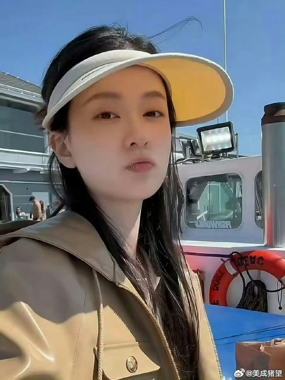 乔欣跟老公在美国度假，33岁赖柏霖少见露面，他俩出海钓鱼，兴奋大喊！老幸福了！