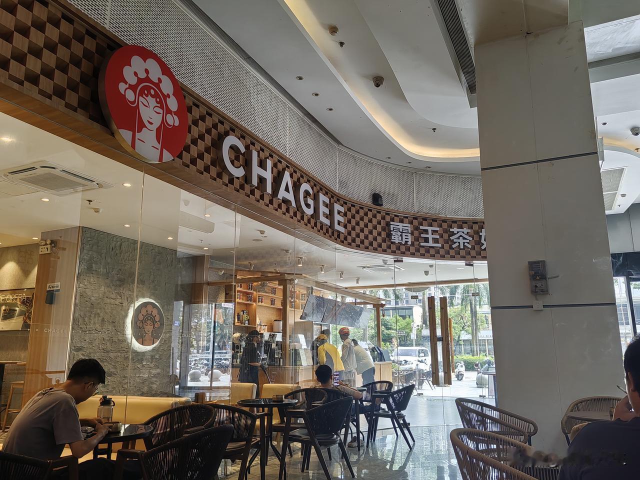 何必为难一个外卖小哥呢，我相信没有无缘无故的这么闹的。中午的时候在