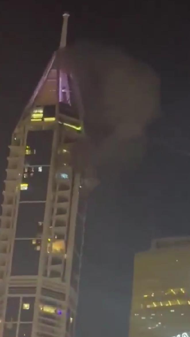 央视新闻的报道称，当地时间3月8日，卡塔尔国防部发布通告称，卡塔尔3月7日，遭到