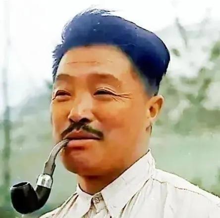 1947年7月23日，小河会议结束后，毛主席突然找到贺龙，神色凝重地说，有句话，