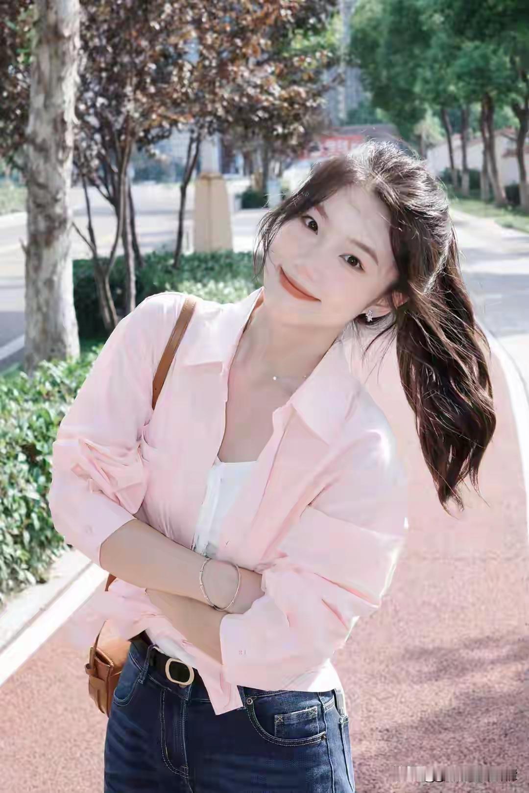 北大校花赵敏：肤白貌美、气质优雅，美出圈啦！