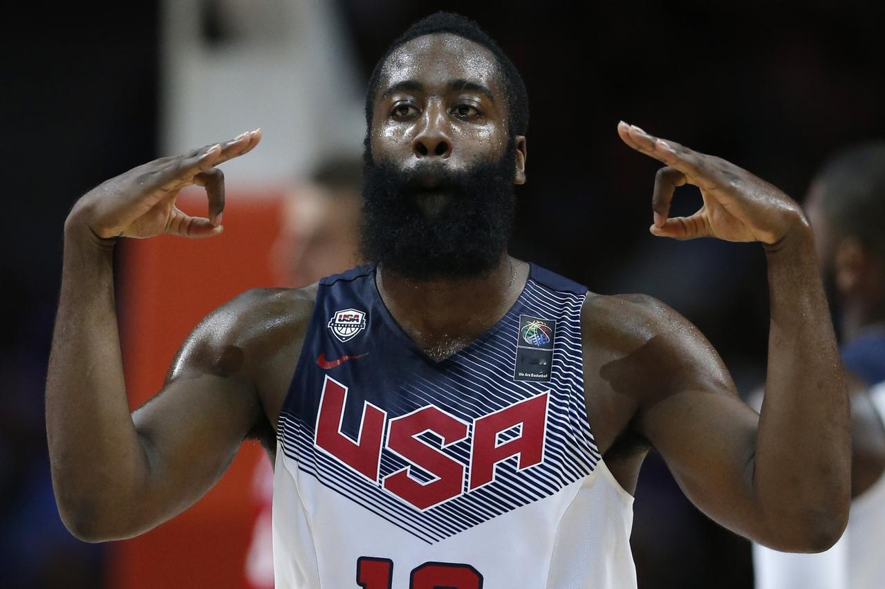 哈登55分封神！今天凌晨，洛杉矶快船客场挑战夏洛特黄蜂，詹姆斯·哈登用一场55