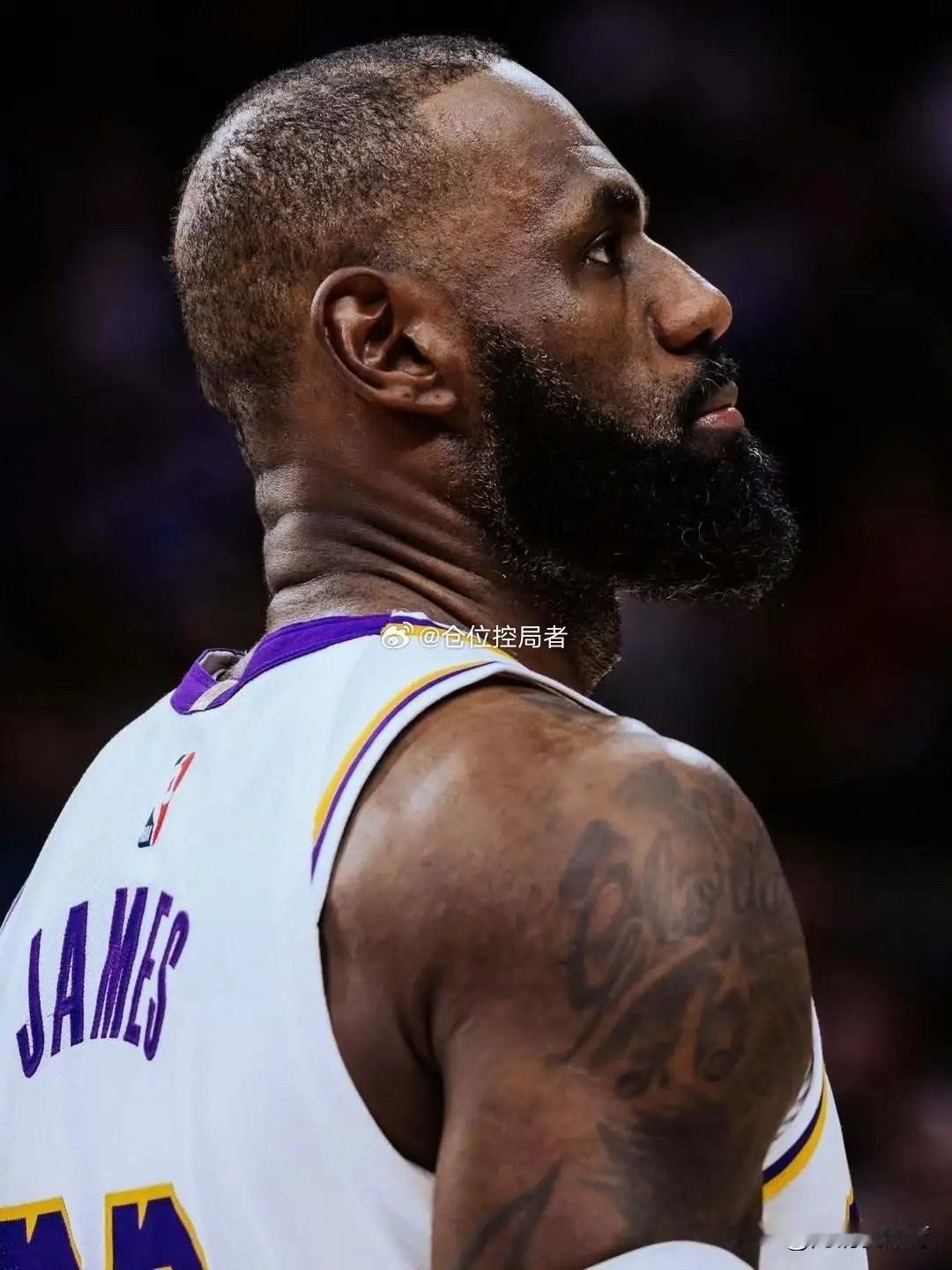 詹姆斯不受尊敬，主要源于以下几方面争议：转会选择引争议：早期“决定1”通过电视