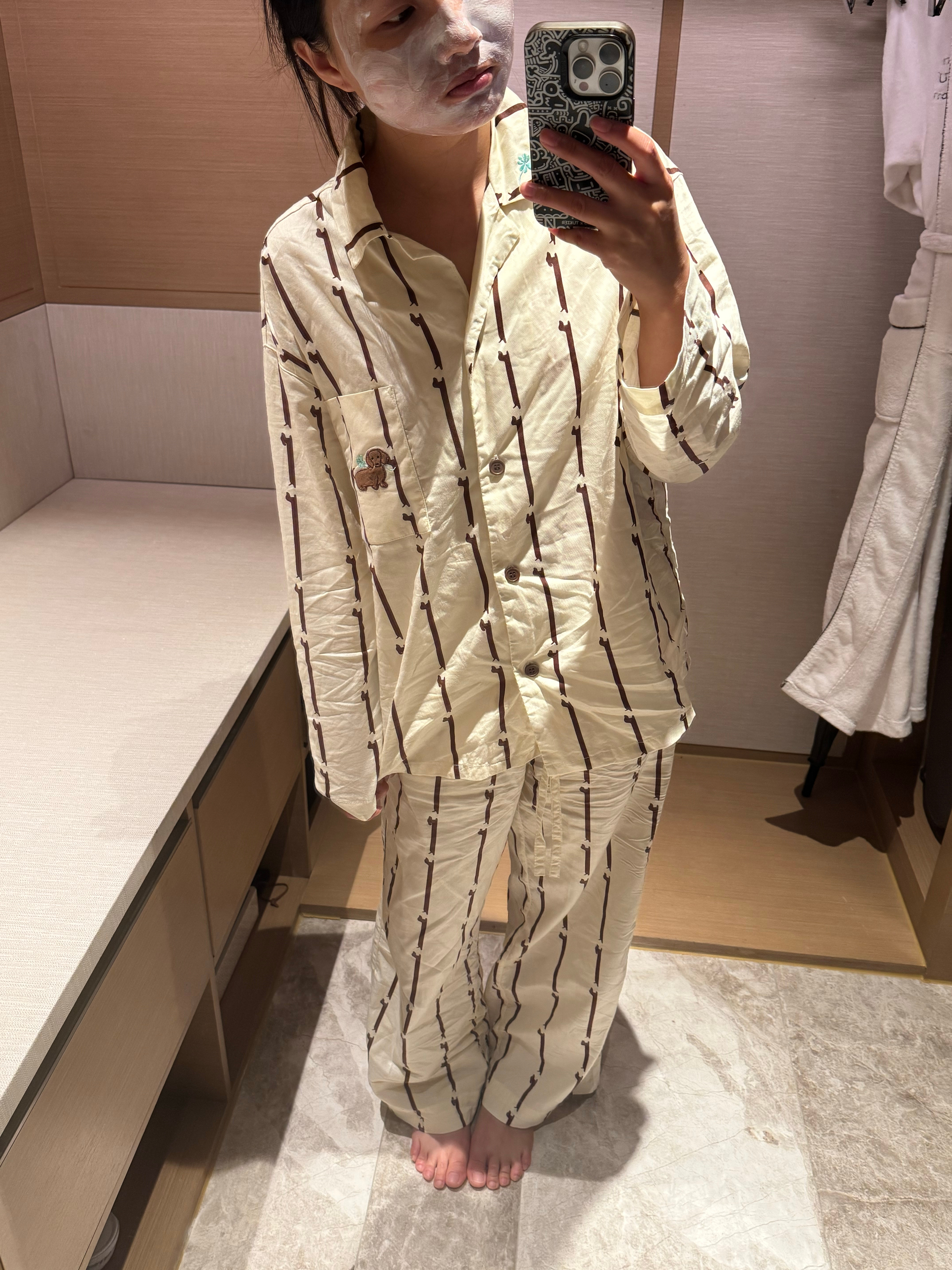 野兽派睡衣，该怎么说你呢，好看是好看，但是这材质也太皱了吧