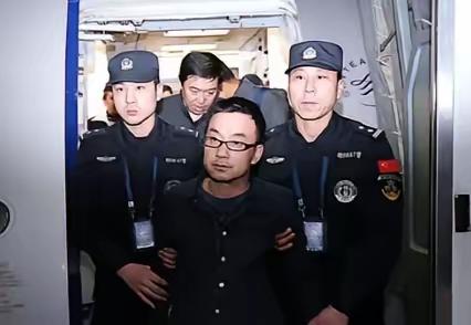 美国这操作真是够恶心人的。就说2018年7月在首都国际机场那事儿，那形容枯槁的半