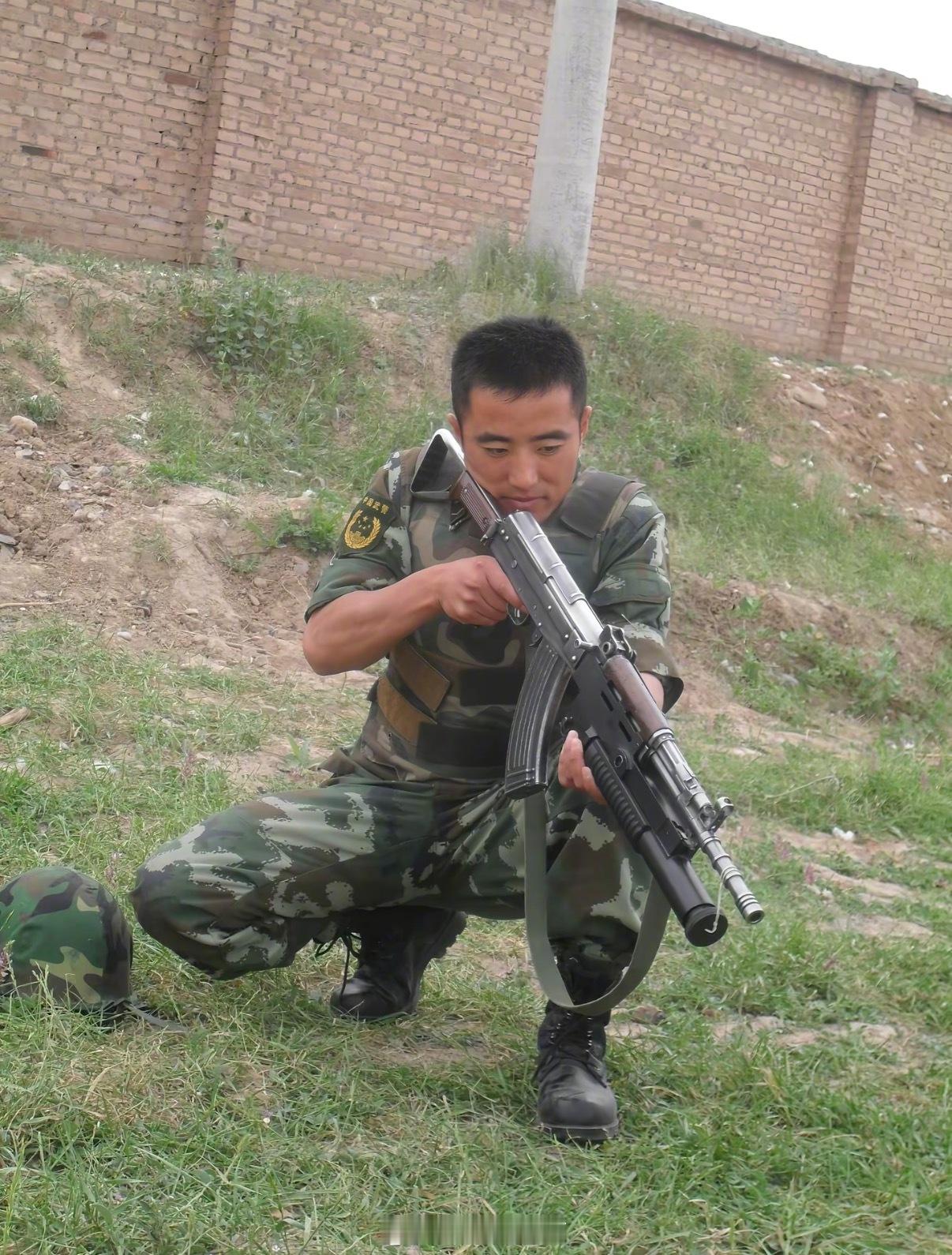 八一杠的榴弹发射器烽火问鼎计划