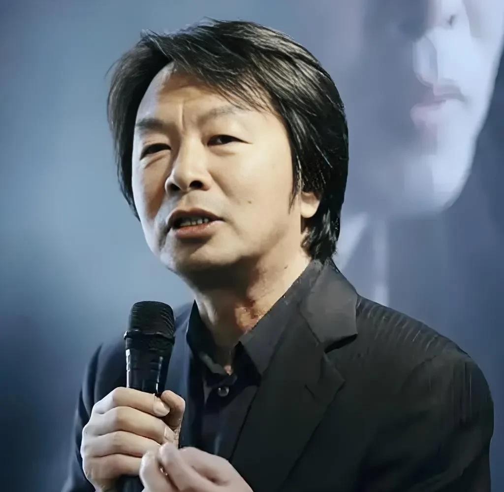 刘震云说，女人出轨，那个男的一定说过一句让她动心的话，接着才会跟他去开房。其实我