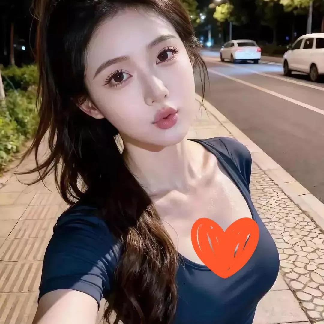 夜晚的街拍，少女心满满的心形标志，你心动了吗？💗​街拍街景街拍街拍街拍夜