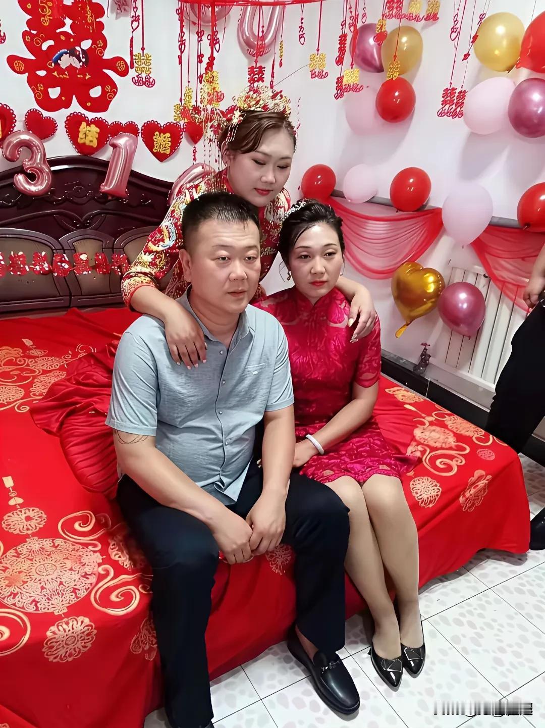 考考你的眼力，这新娘是在娘家？还是在婆家？