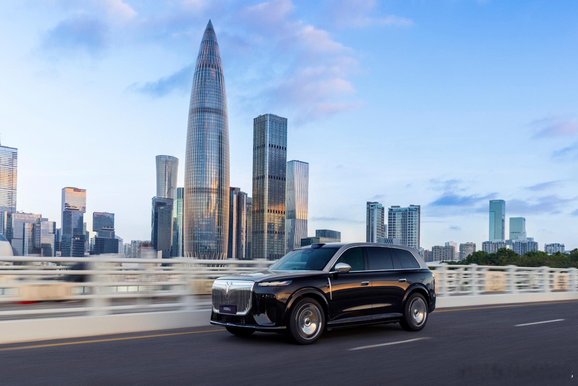 其实岚图泰山的故事挺难讲的，因为前面一系列鸿蒙智行的先发们把该说的故事都说了遍、