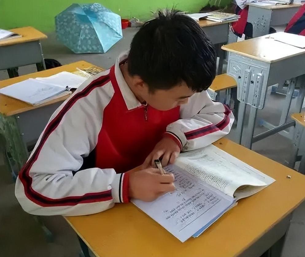 从几年级开始，孩子的成绩就不太有欺骗性了？1、高中之前，成绩好的可能会有欺骗性