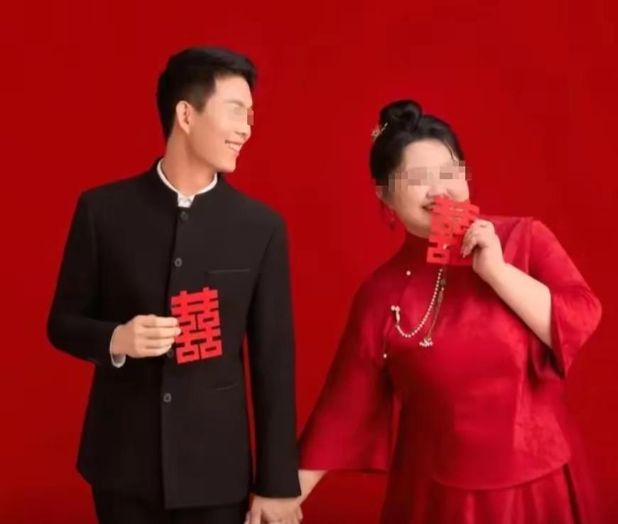  婚礼当天新郎穿定制婚服跳河，5天后找到人，女方一句“尽快来”引全网吵翻