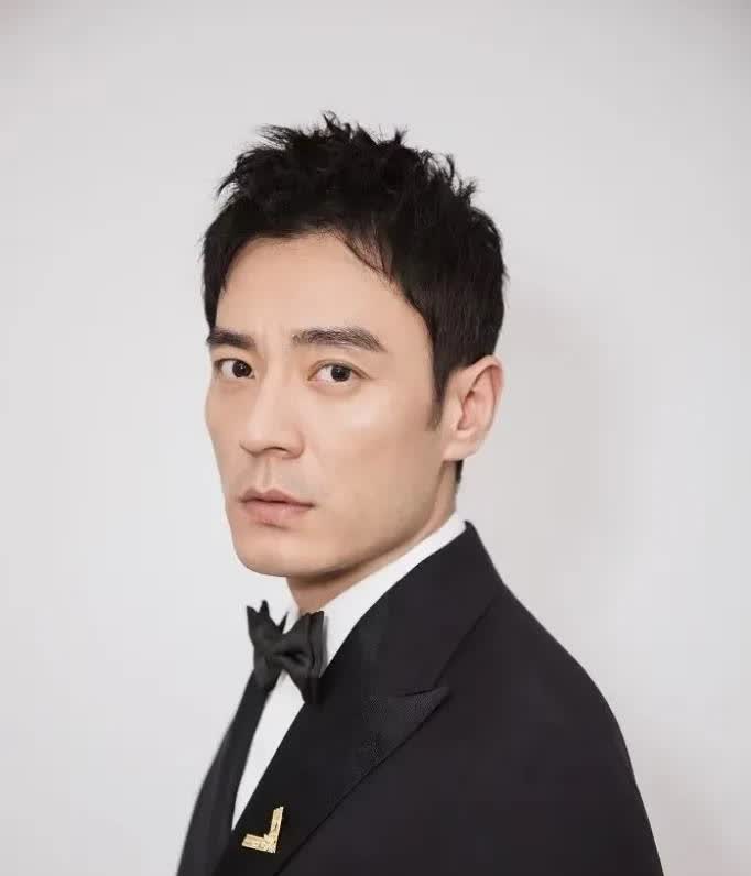 演员李光洁的两段婚姻：前妻：郝蕾，大李光洁3岁，身高167，吉林人，