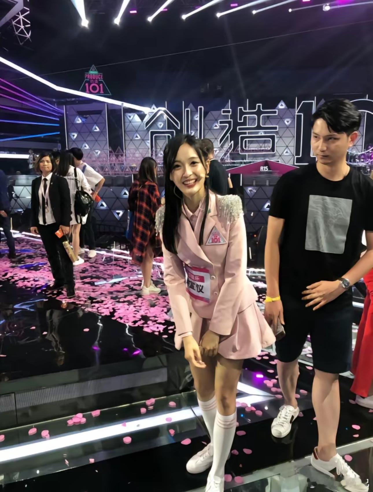 很多爱豆出了选秀后给人的感觉像是两个人​​​