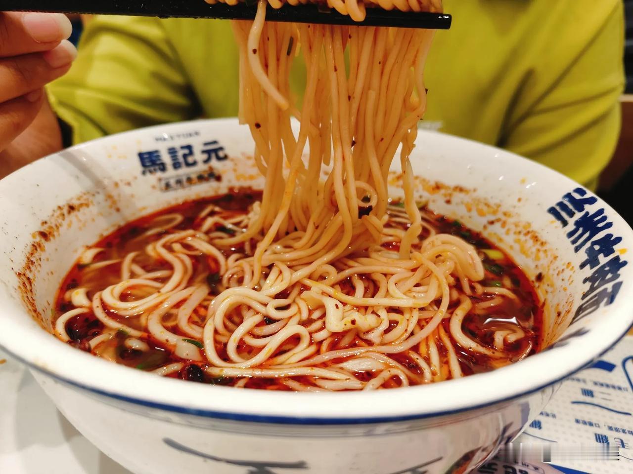 在新疆牛肉面搭配烤肉谁没吃过？这种搭配方式对不对味道怎么样？还有其他