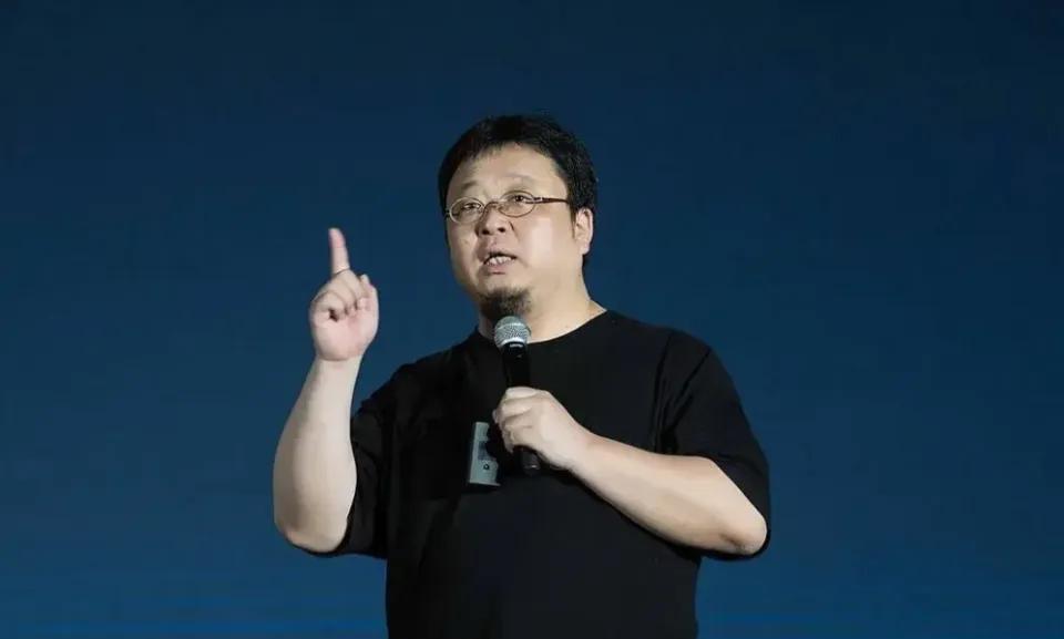 罗永浩向电信开炮，大概率要踢铁板了！1、不得不说，老罗是会找话题的，天下苦三大运