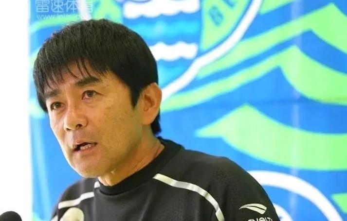 他就是本期U16国少主帅，他叫浮嶋敏，日本国籍。看来这次足协选帅选对了，四国邀