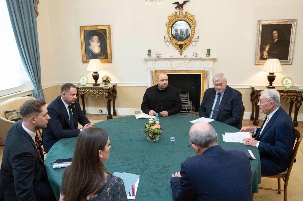 【普京正在为鲸吞乌克兰作准备，乌官员腐败、部队士气低落、逃兵事件严重；乌正面临四