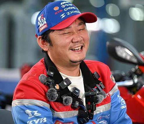 万万没想到，张雪打破海外垄断，靠的不是资本，而是这个被掏空的女人！万万没想到，