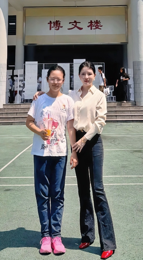如果让我在妈妈和女儿里面选一个，我选妈妈。