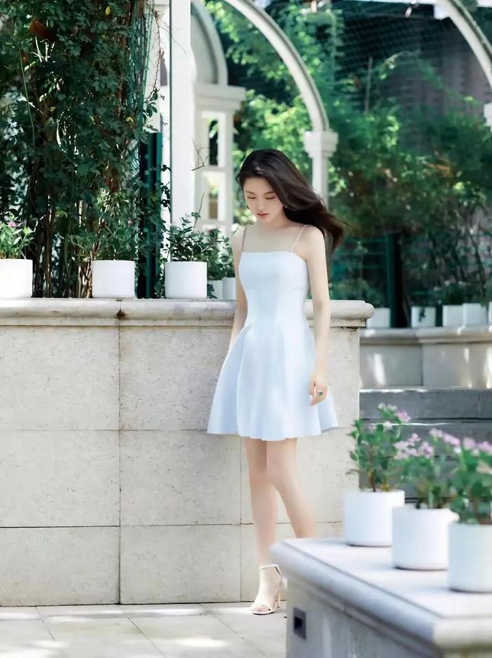 第176微女星短裙：11位女星的清凉一季小雅上片，必是精品，这期聊聊女星短裙