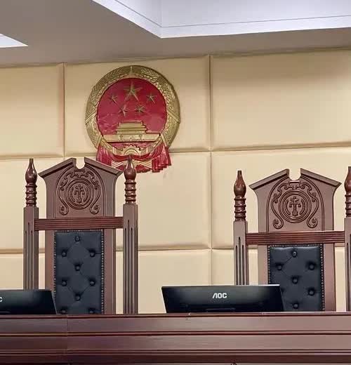 河南郑州一男子喜当爹才三天，就因孩子血型不对劲去做鉴定，结果孩子不是亲生的。男方
