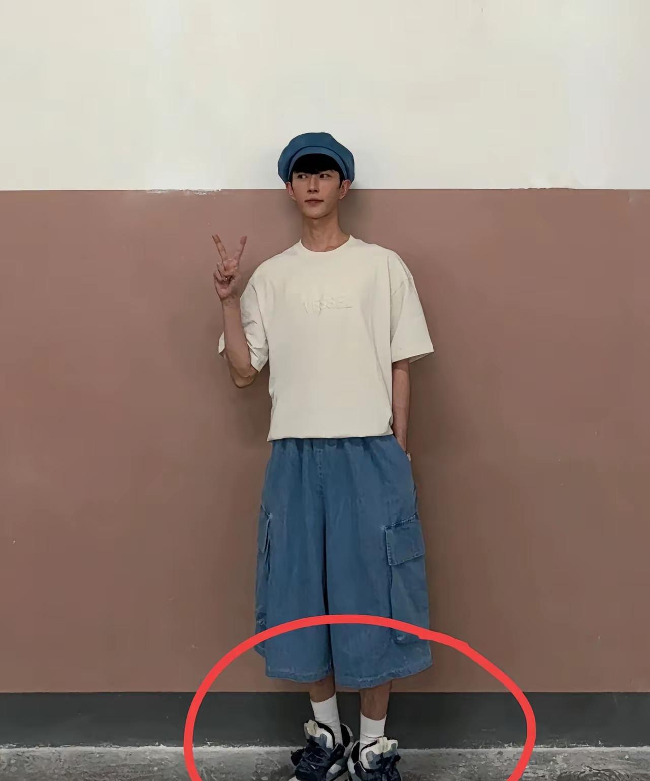 看到于朦胧最后选择跳楼轻生工作室也证实了这一消息让我不由的开始担心的另一个人
