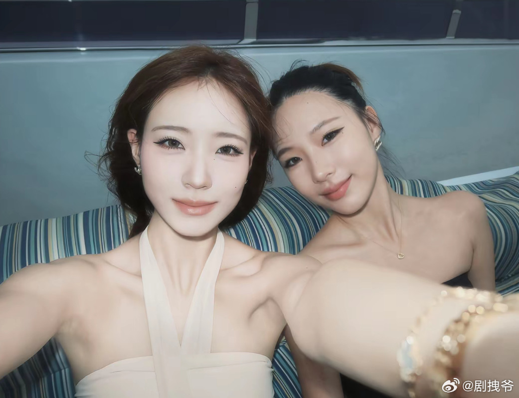 小S一家在香港度假，夫妻恩爱，女儿漂亮，人生赢家！