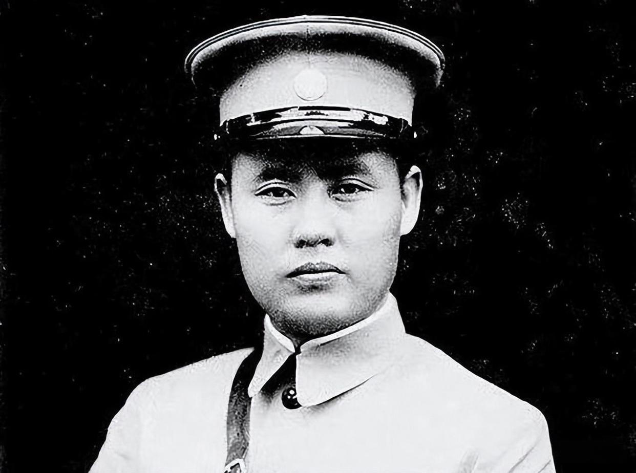 傅作义堂堂华北王，拥有几十万大军，非常能打仗。有一次算命，算命先生却说他有一位克