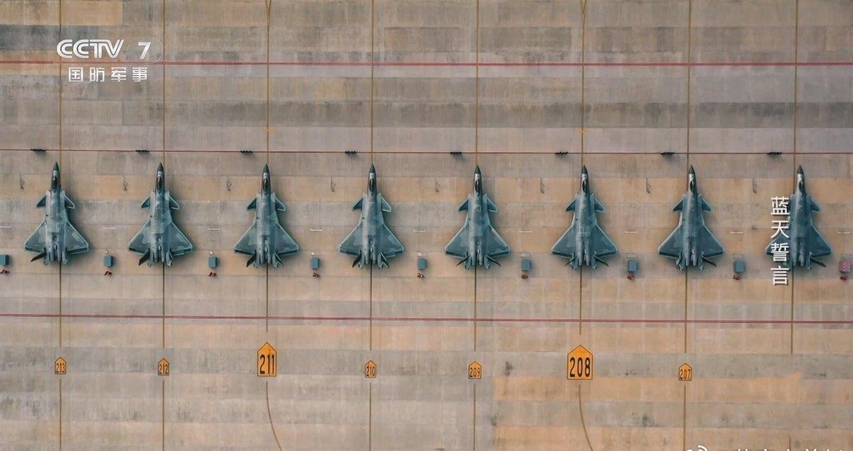 J20的阵列已经让我没有任何震撼的感觉。胃口被吊高了。我想看见J36和J50