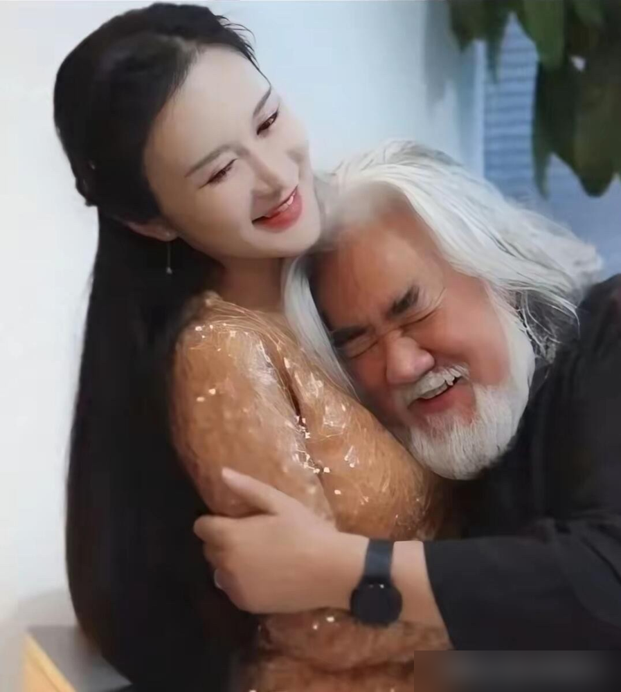 73岁张纪中直播睡着，标错价格，老婆当场开撕：走路慢，有老人味。结婚九周年坦白局，杜星霖嘴没停：袜子