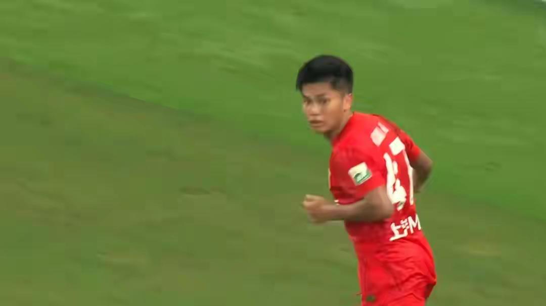 海港客场拿下三分！蒯纪闻斩获中超处子球中超第25轮较量在深圳打响，主场作战