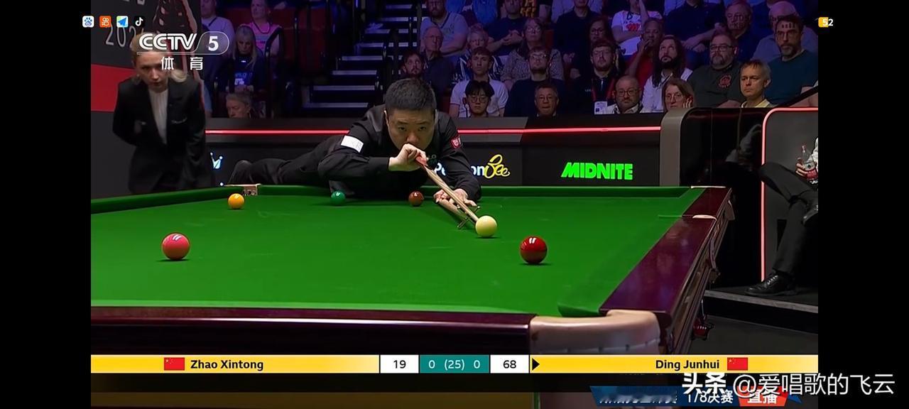 两人从防守到进攻，打得难解难分，两人第一阶段打成4:4平手。两人也有几颗球失