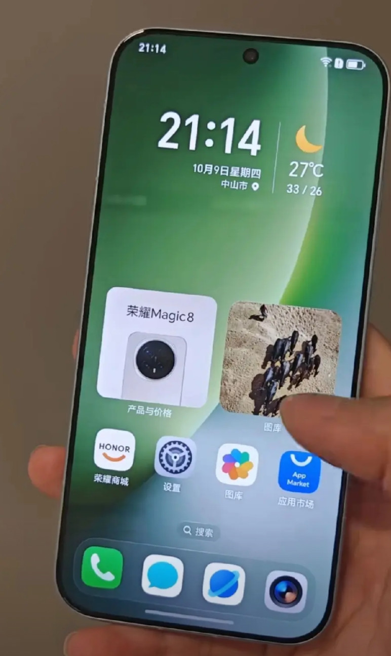 很多人都忽略了荣耀，因荣耀从华为分离出去了，热度并慢慢减弱，导致荣耀手机配置再高
