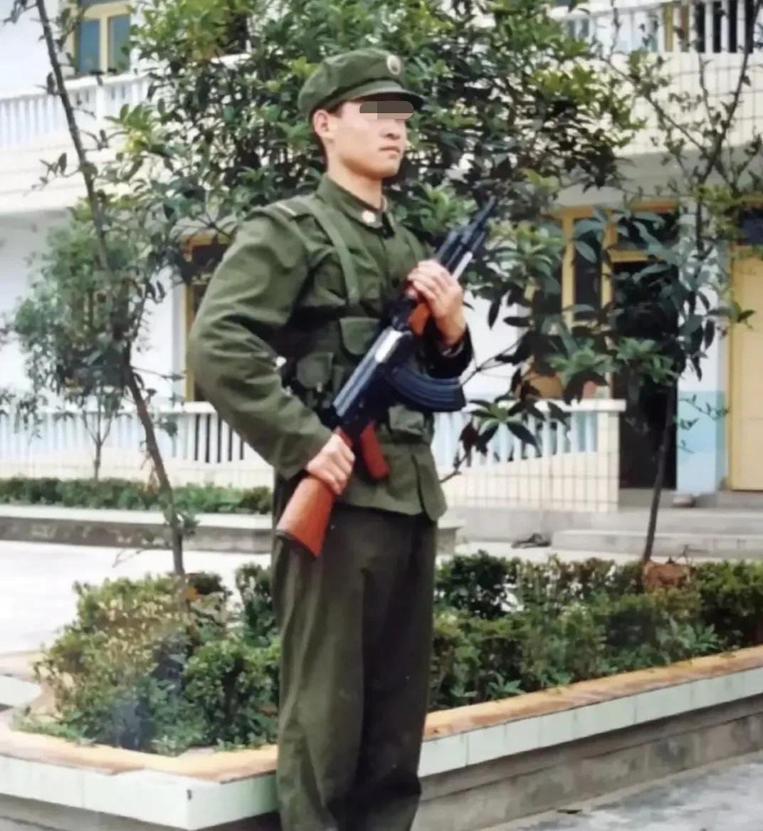 87式军装是在1987年之前就设计好，然后由3507厂等多家被服厂全力生产，从1