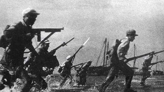 1949年，金门战役失败后，我军团政委陈利华却消失的无影无踪，最终被确诊牺牲，谁