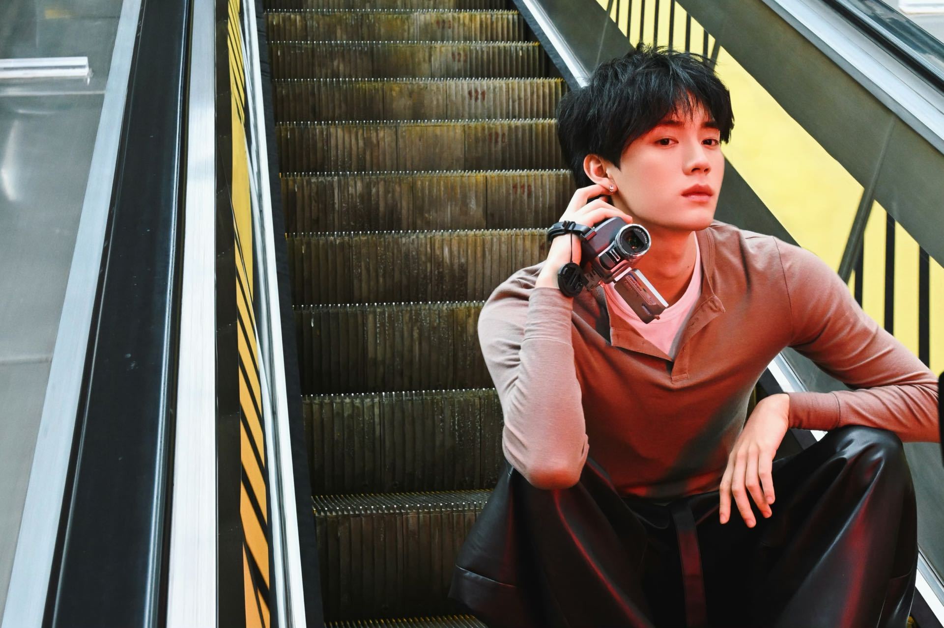 周翊然1天5组物料周翊然58张新图密集物料来袭，58张新图看不够，周翊然轻松驾驭